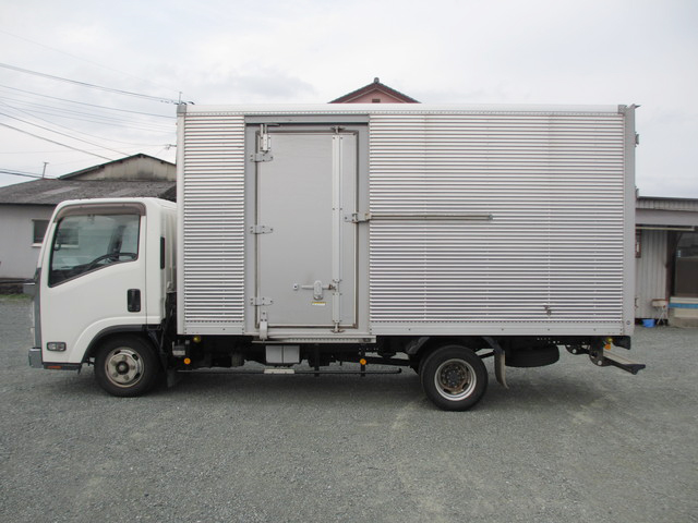 いすゞエルフアルミバン小型（2t・3t）[写真03]