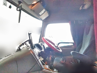 UDトラックスクオントレーラーヘッド（トラクターヘッド）大型（10t）[写真26]