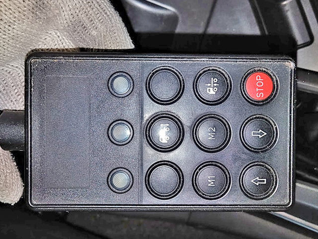 UDトラックスクオントレーラーヘッド（トラクターヘッド）大型（10t）[写真33]