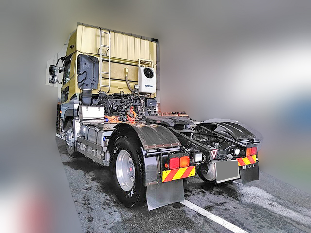 UDトラックスクオントレーラーヘッド（トラクターヘッド）大型（10t）[写真04]