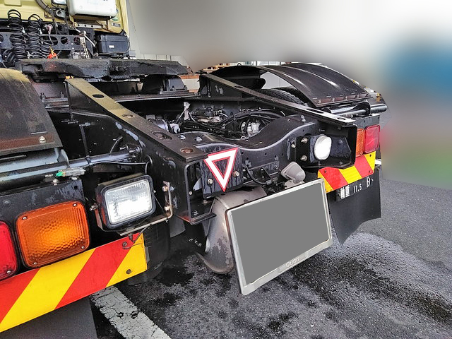 UDトラックスクオントレーラーヘッド（トラクターヘッド）大型（10t）[写真09]