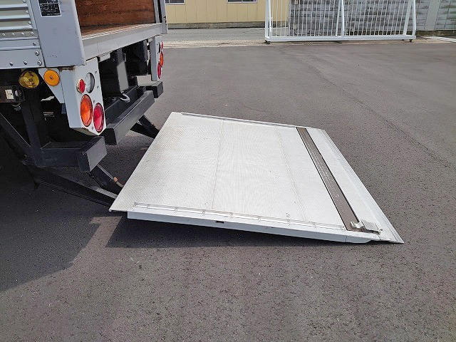 いすゞエルフアルミバン小型（2t・3t）[写真15]