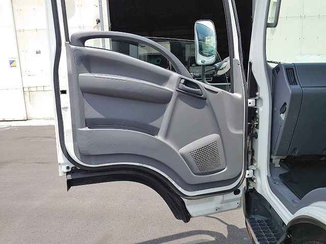 いすゞエルフアルミバン小型（2t・3t）[写真30]