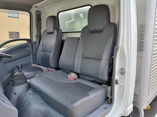 いすゞエルフアルミバン小型（2t・3t）[写真32]