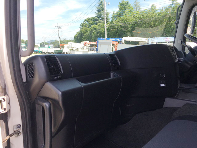 日野プロフィア冷蔵冷凍ウイング大型（10t）[写真31]