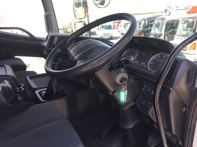 日野プロフィア冷蔵冷凍ウイング大型（10t）[写真32]