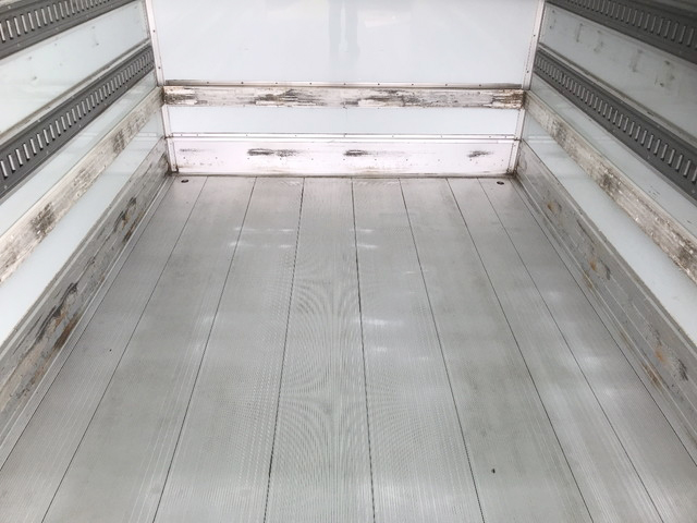 いすゞフォワードパネルバン中型（4t）[写真17]