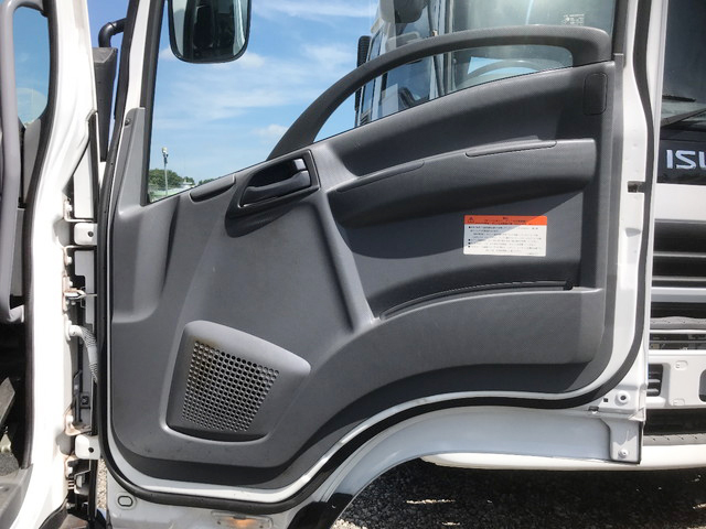 いすゞフォワードパネルバン中型（4t）[写真30]