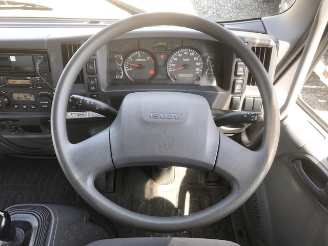 いすゞフォワードパネルバン中型（4t）[写真36]