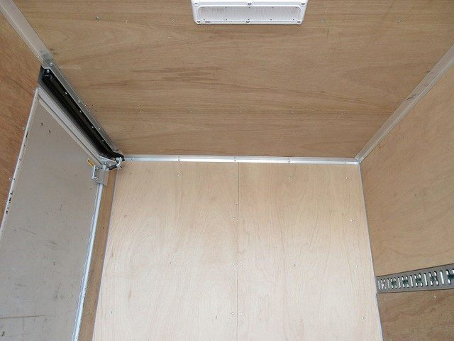 三菱ふそうキャンターアルミバン小型（2t・3t）[写真15]