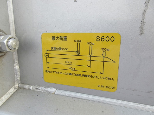 三菱ふそうキャンターアルミバン小型（2t・3t）[写真19]