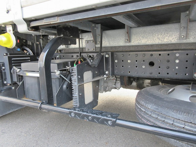 三菱ふそうキャンターアルミバン小型（2t・3t）[写真21]