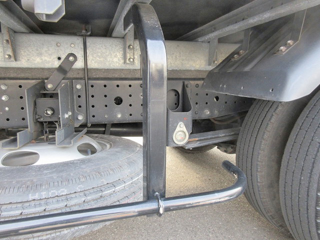 三菱ふそうキャンターアルミバン小型（2t・3t）[写真22]