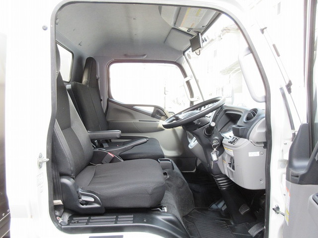 三菱ふそうキャンターアルミバン小型（2t・3t）[写真26]