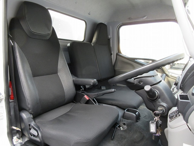 三菱ふそうキャンターアルミバン小型（2t・3t）[写真27]