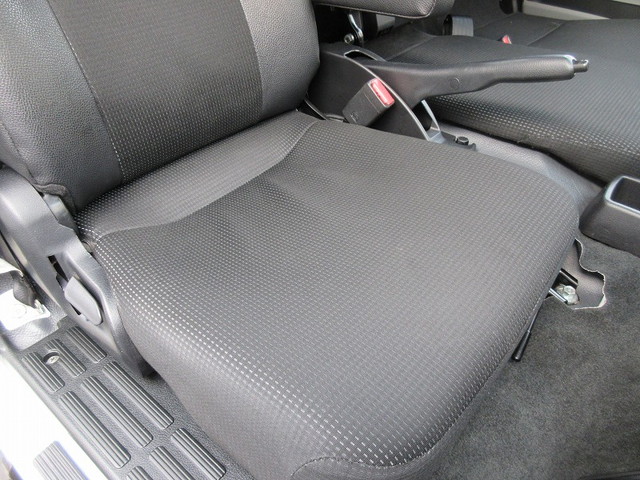 三菱ふそうキャンターアルミバン小型（2t・3t）[写真28]