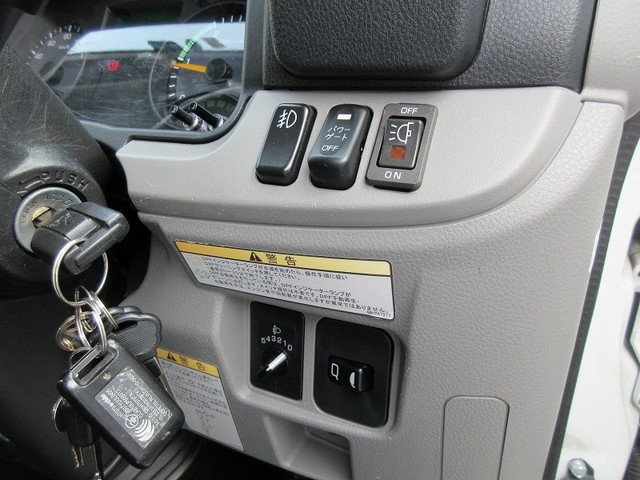 三菱ふそうキャンターアルミバン小型（2t・3t）[写真31]