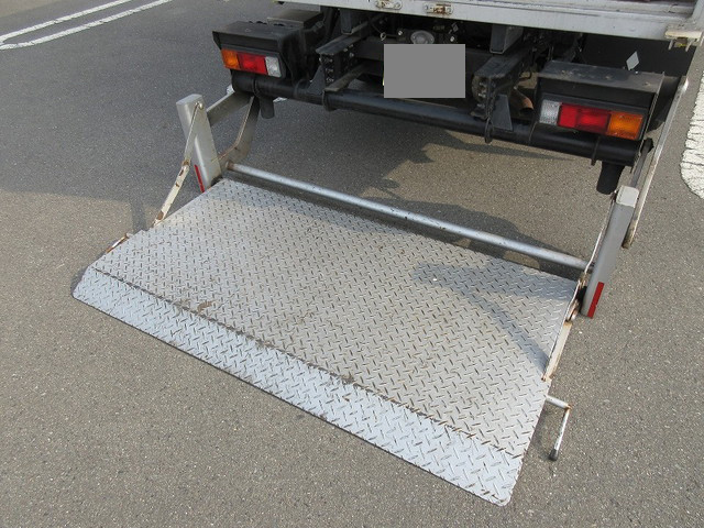 三菱ふそうキャンターアルミバン小型（2t・3t）[写真09]