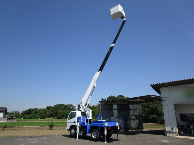 三菱ふそうキャンター高所作業車小型（2t・3t）[写真12]