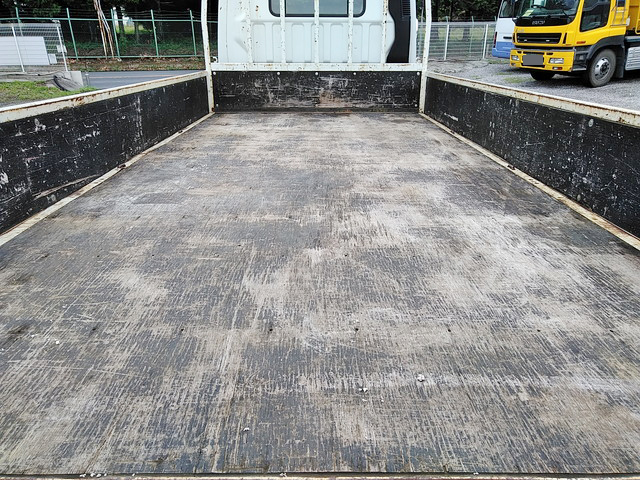 三菱ふそうキャンター平ボディ小型（2t・3t）[写真11]