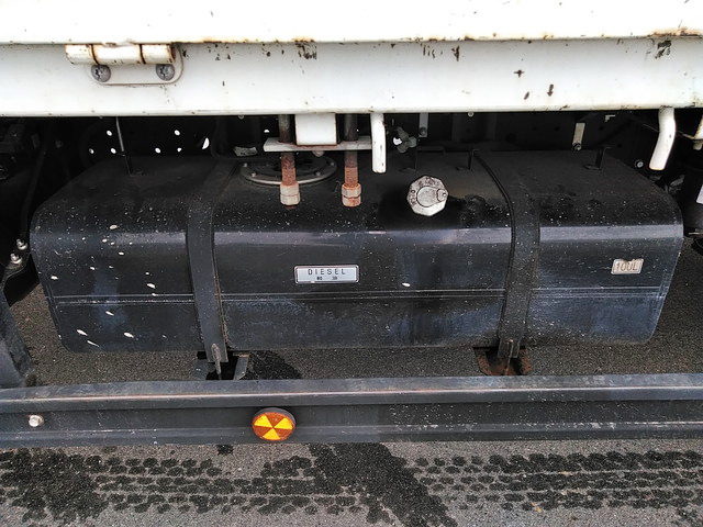 三菱ふそうキャンター平ボディ小型（2t・3t）[写真13]