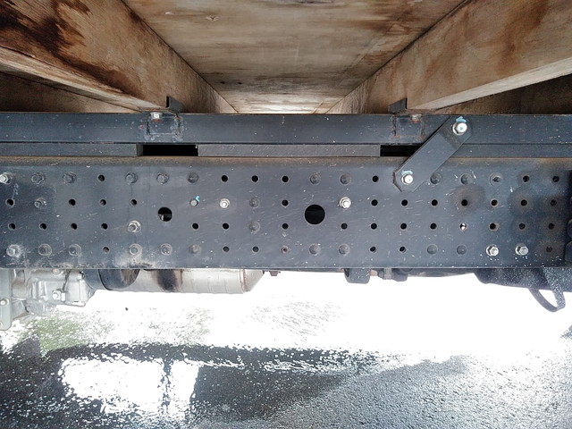 三菱ふそうキャンター平ボディ小型（2t・3t）[写真17]