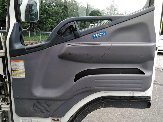 三菱ふそうキャンター平ボディ小型（2t・3t）[写真26]