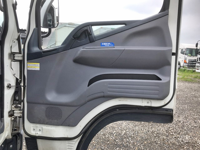 三菱ふそうキャンター平ボディ小型（2t・3t）[写真30]