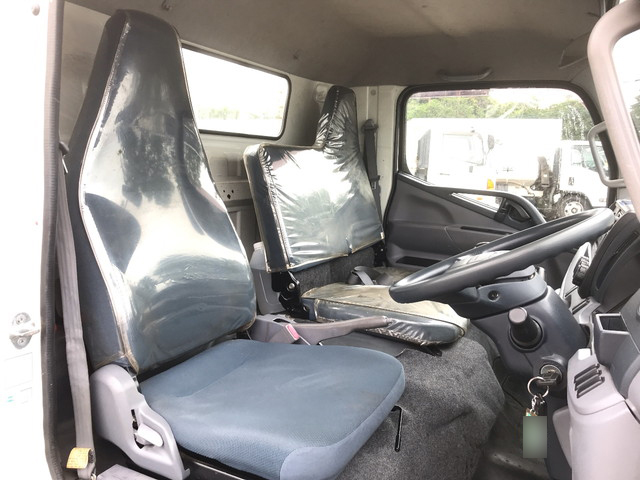 三菱ふそうキャンター平ボディ小型（2t・3t）[写真31]