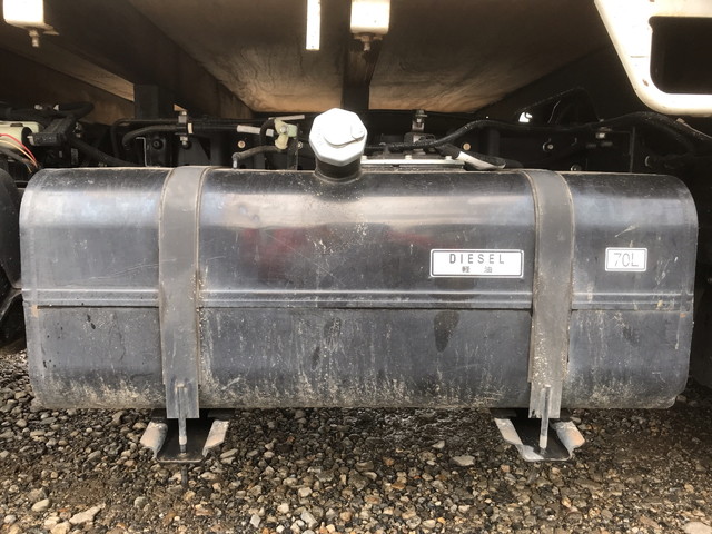 三菱ふそうキャンター平ボディ小型（2t・3t）[写真17]