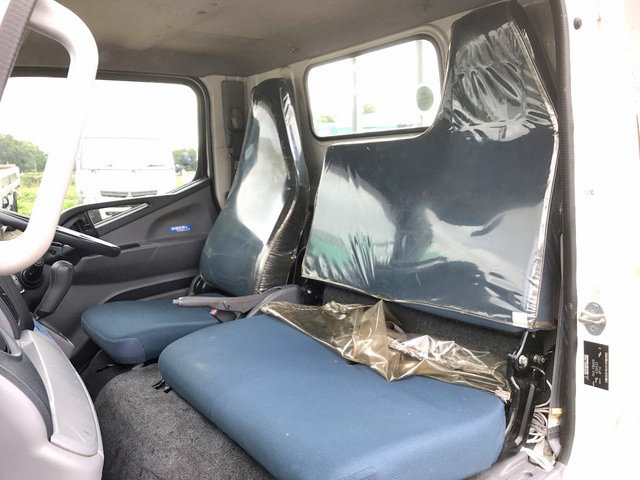 三菱ふそうキャンター平ボディ小型（2t・3t）[写真31]