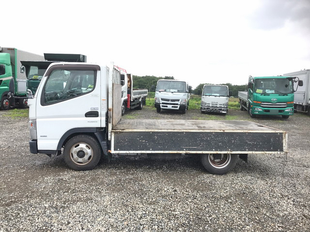 三菱ふそうキャンター平ボディ小型（2t・3t）[写真06]