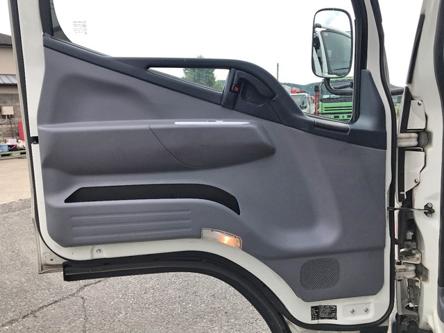 三菱ふそうキャンターパネルバン小型（2t・3t）[写真24]
