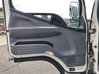 三菱ふそうキャンターパネルバン小型（2t・3t）[写真24]