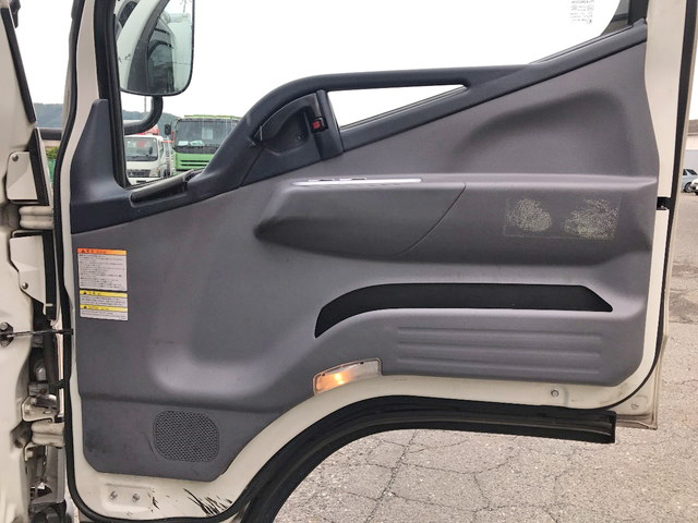 三菱ふそうキャンターパネルバン小型（2t・3t）[写真25]