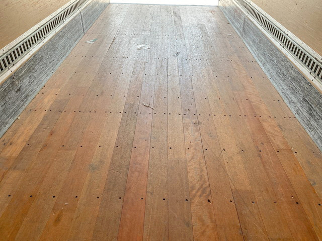 日野レンジャーアルミバン中型（4t）[写真14]