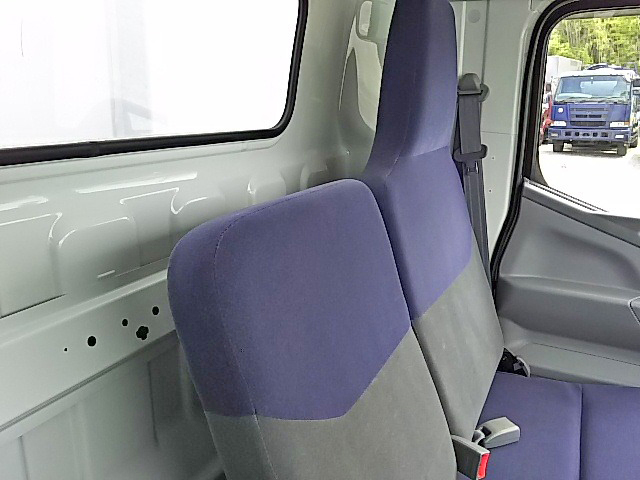 三菱ふそうキャンターアルミウイング小型（2t・3t）[写真31]