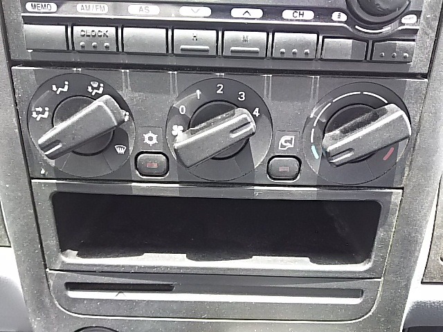 三菱ふそうキャンターアルミウイング小型（2t・3t）[写真35]