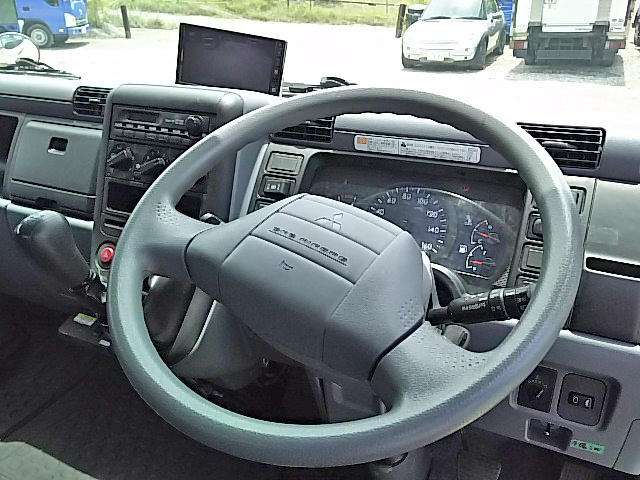 三菱ふそうキャンターアルミウイング小型（2t・3t）[写真36]