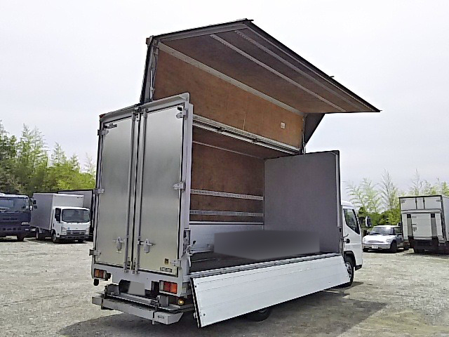 三菱ふそうキャンターアルミウイング小型（2t・3t）[写真09]