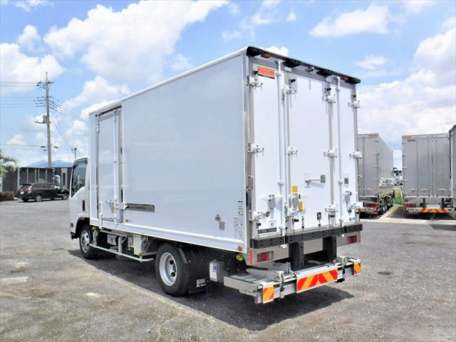 いすゞエルフ冷凍車（冷蔵車）小型（2t・3t）[写真02]