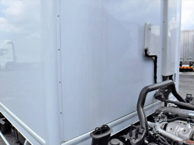 いすゞエルフ冷凍車（冷蔵車）小型（2t・3t）[写真22]