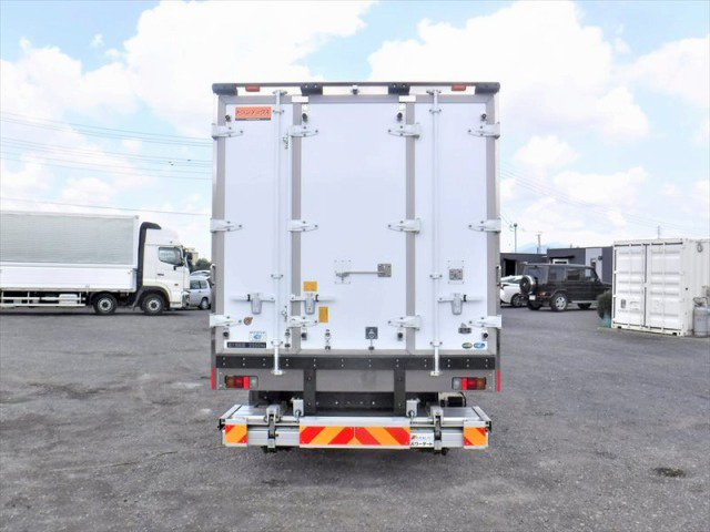 いすゞエルフ冷凍車（冷蔵車）小型（2t・3t）[写真09]