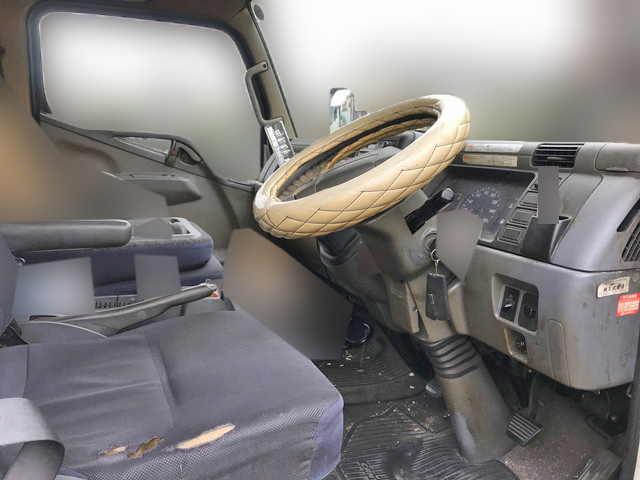 三菱ふそうキャンター平ボディ小型（2t・3t）[写真11]