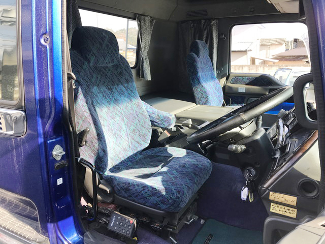 いすゞギガトレーラーヘッド（トラクターヘッド）大型（10t）[写真29]