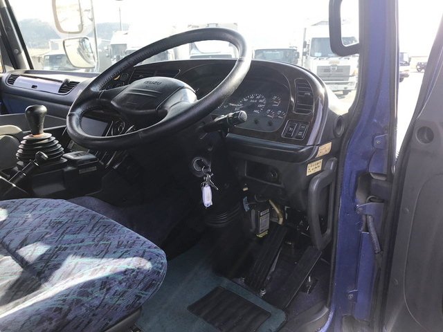 いすゞギガトレーラーヘッド（トラクターヘッド）大型（10t）[写真33]