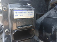 UDトラックスクオントレーラーヘッド（トラクターヘッド）大型（10t）[写真10]