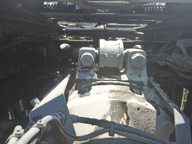 UDトラックスクオントレーラーヘッド（トラクターヘッド）大型（10t）[写真11]