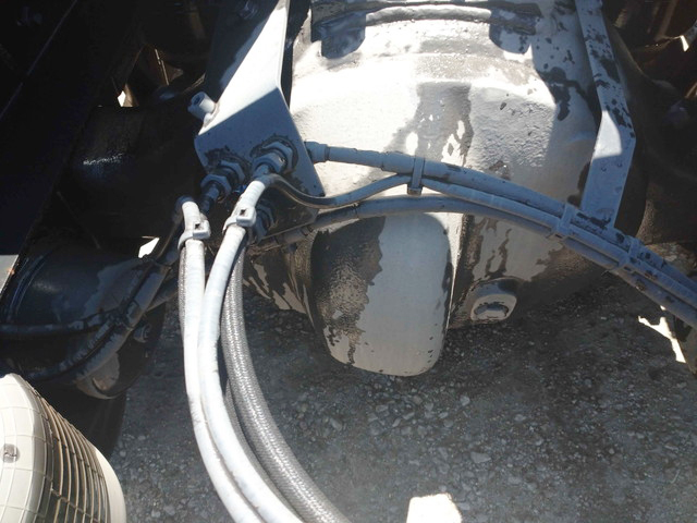 UDトラックスクオントレーラーヘッド（トラクターヘッド）大型（10t）[写真12]