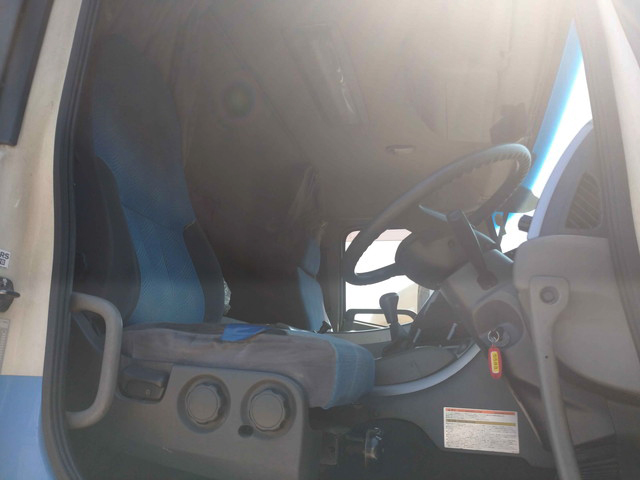 UDトラックスクオントレーラーヘッド（トラクターヘッド）大型（10t）[写真17]